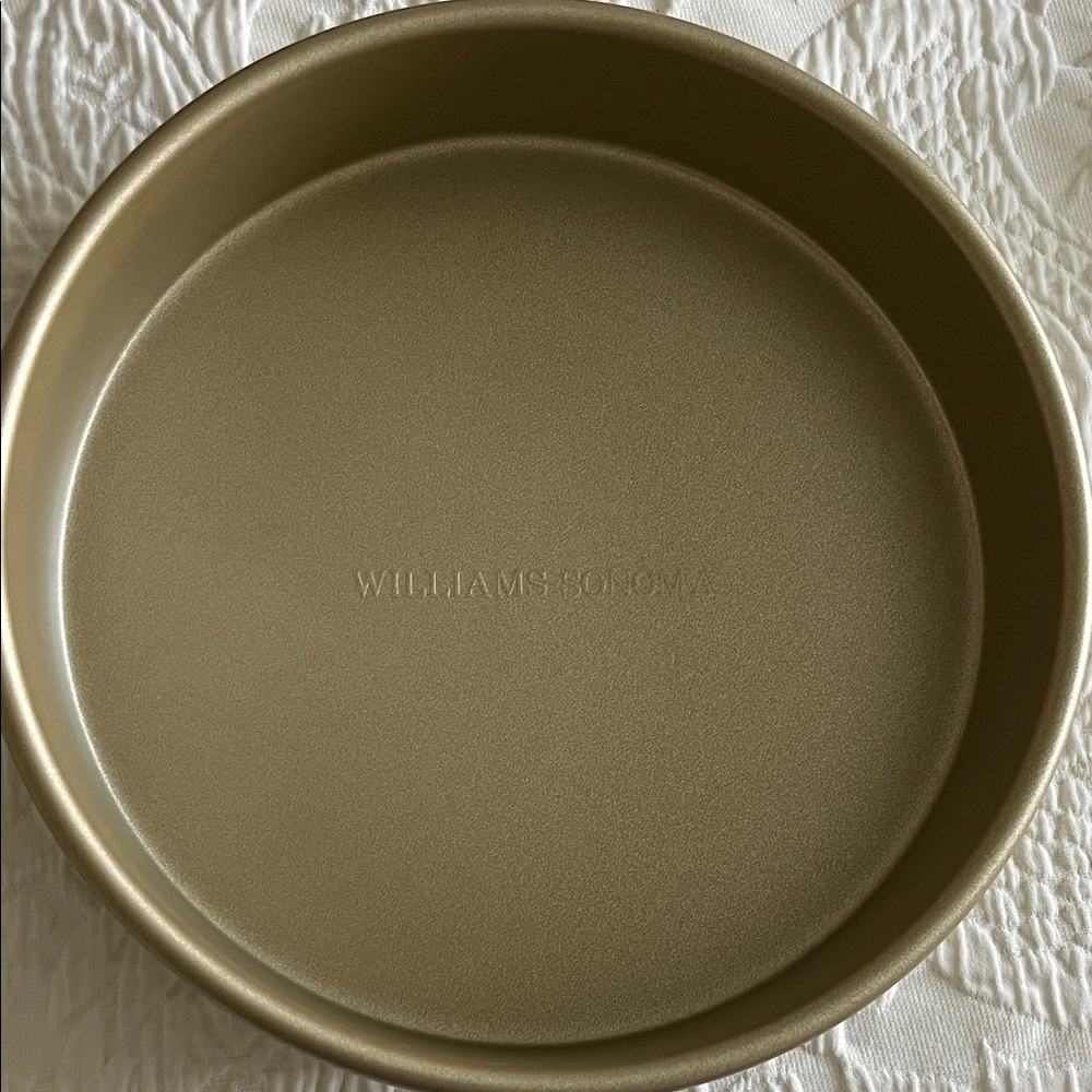 Williams Sonoma Goldtouch Pro Nonstick Round Cake Pan